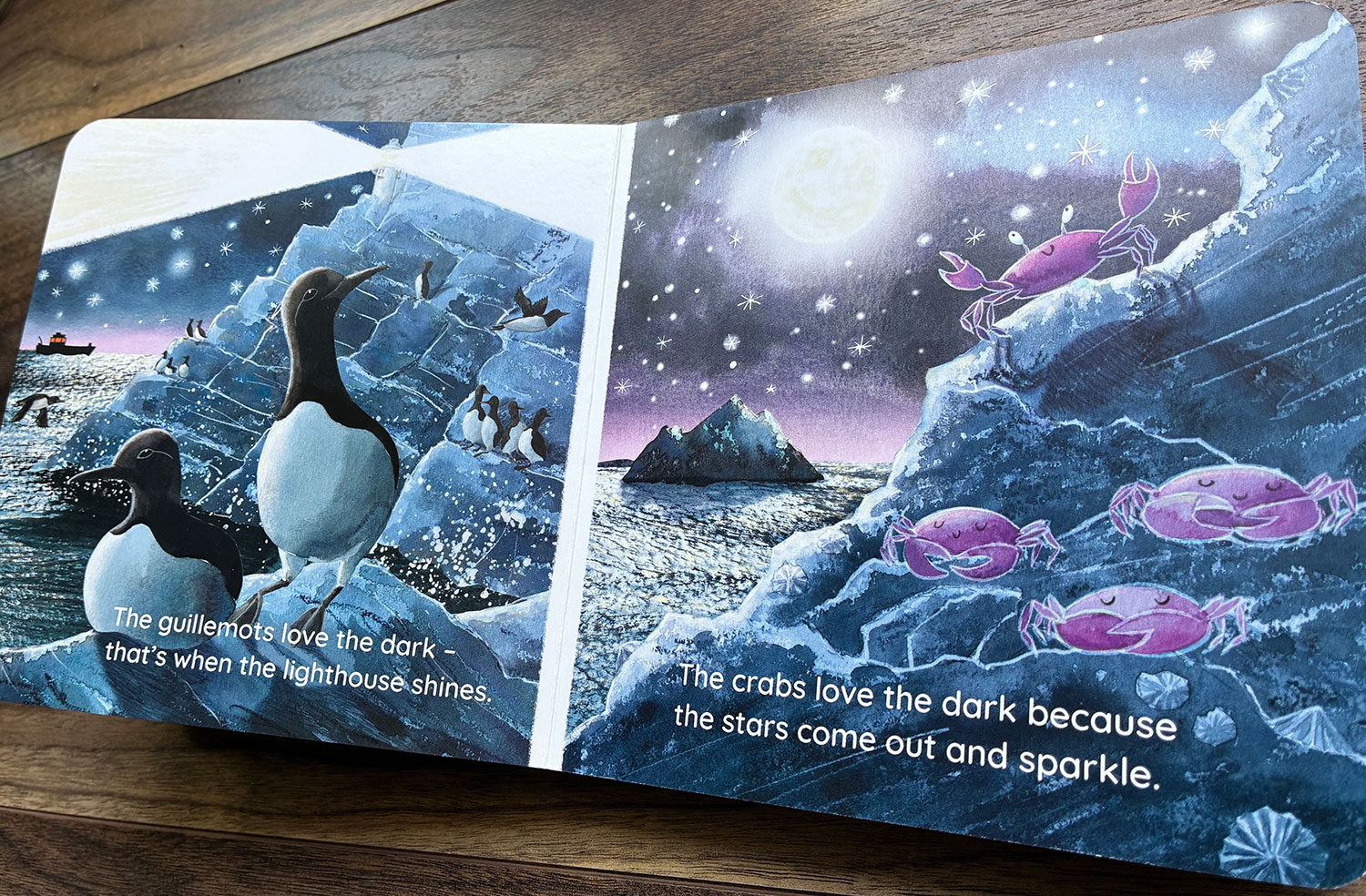 It's Too Dark, Puffling board book Puffling and the little puffling meet some crabs who love the stars